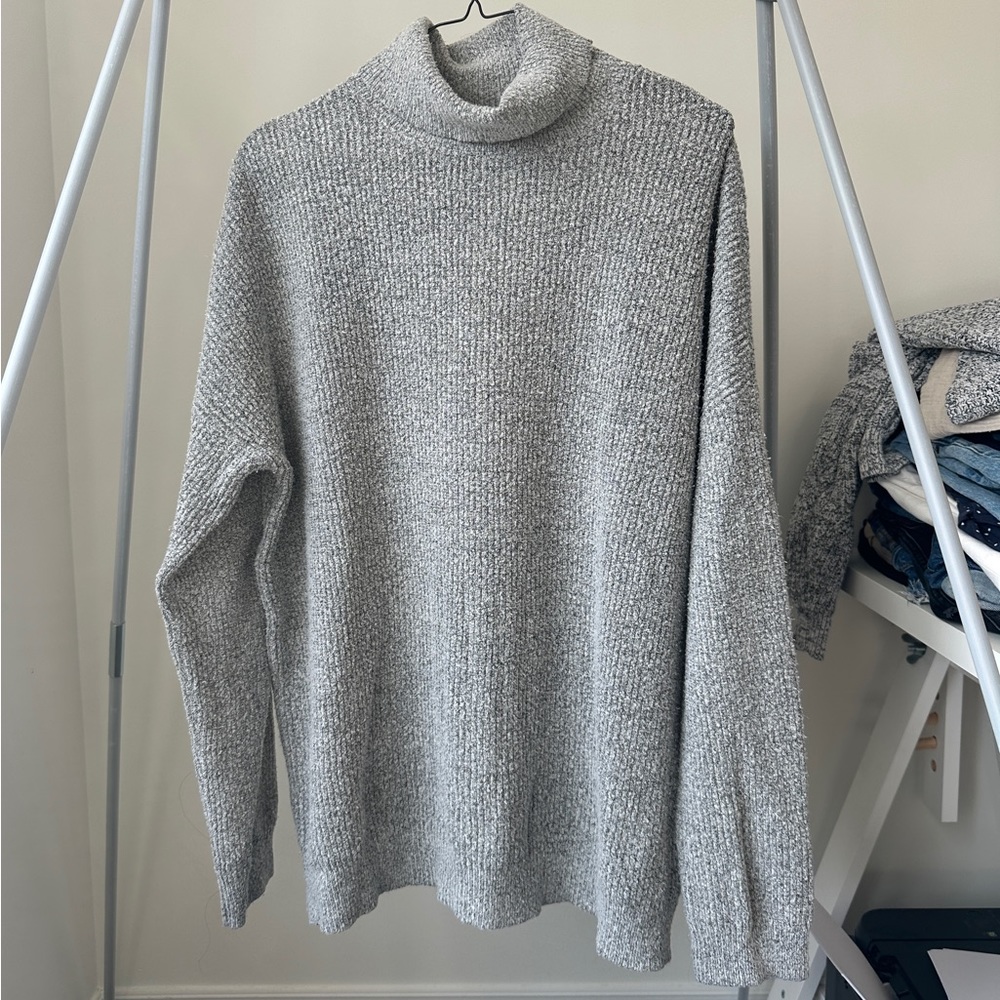 Oversized Textured Gray Turtleneck Sweater